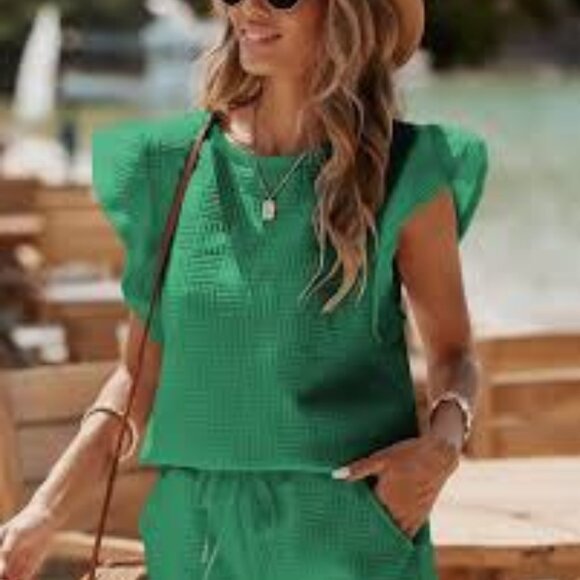 GR41 Green Ruffle Top - Picture 1 of 1